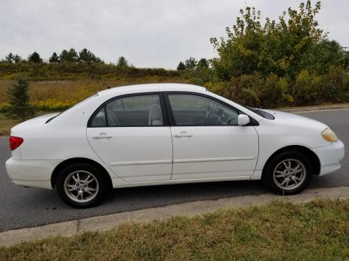 White 2003 Toyota Corolla LE